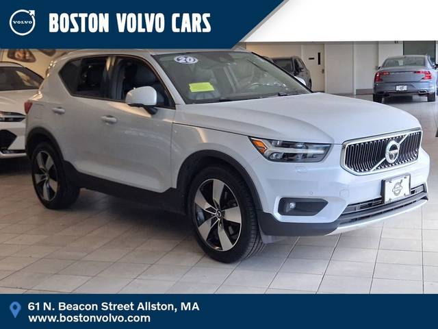 2020 Volvo XC40 Momentum AWD photo