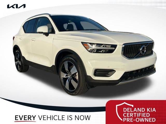 2020 Volvo XC40 Momentum AWD photo