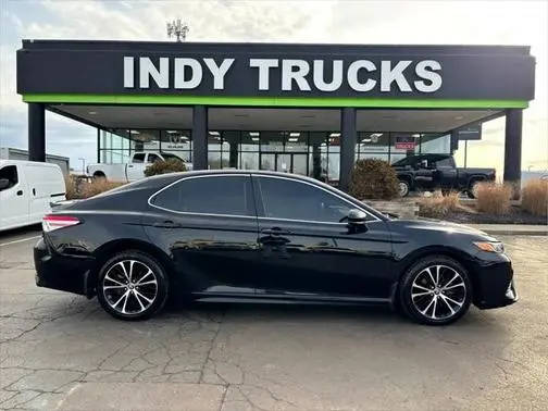 2020 Toyota Camry SE FWD photo