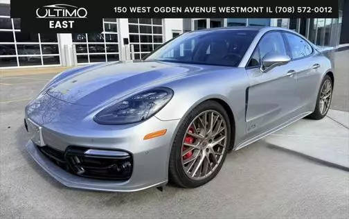 2020 Porsche Panamera GTS AWD photo