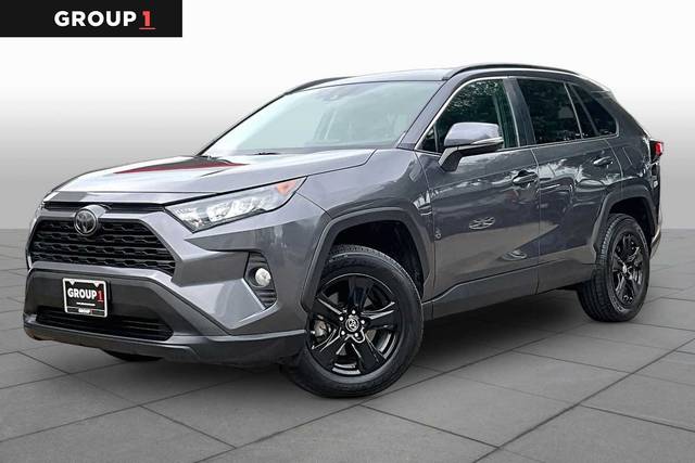 2020 Toyota RAV4 XLE FWD photo