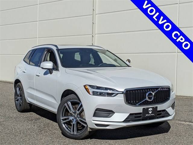 2020 Volvo XC60 Momentum AWD photo