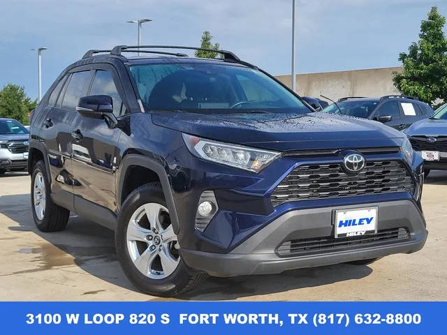 2020 Toyota RAV4 XLE FWD photo