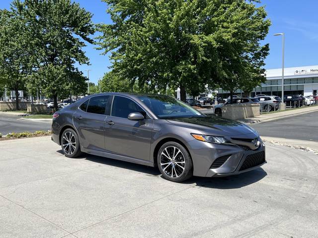 2020 Toyota Camry Hybrid SE FWD photo