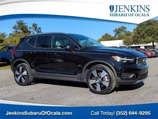 2020 Volvo XC40 Momentum AWD photo