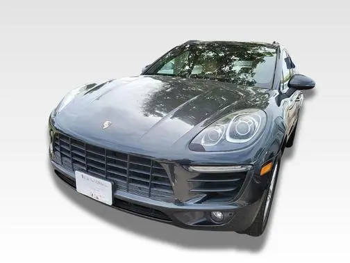 2017 Porsche Macan  AWD photo