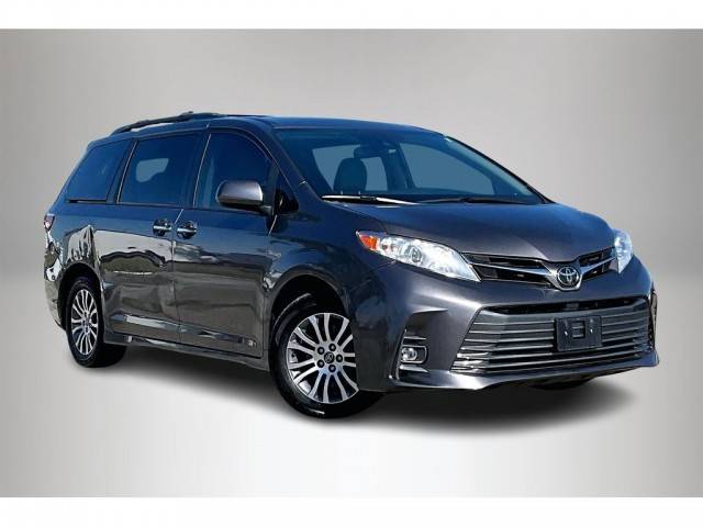 2020 Toyota Sienna XLE FWD photo