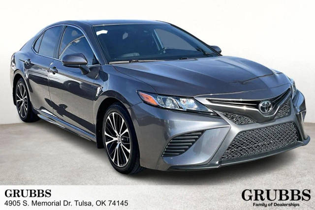 2020 Toyota Camry SE FWD photo