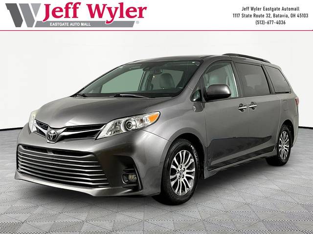 2019 Toyota Sienna XLE FWD photo