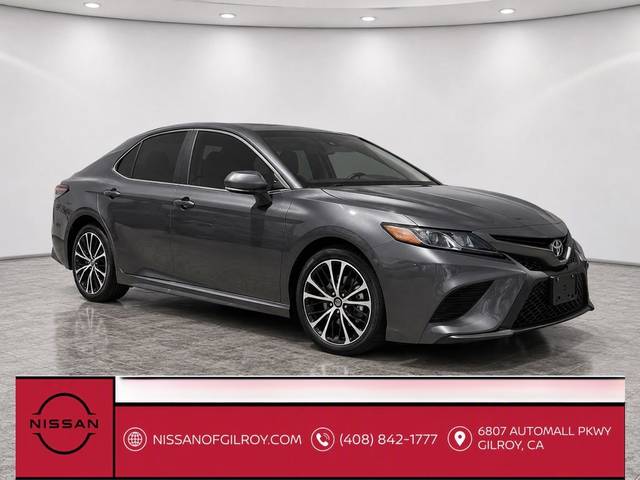 2020 Toyota Camry SE FWD photo