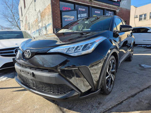 2020 Toyota C-HR XLE FWD photo