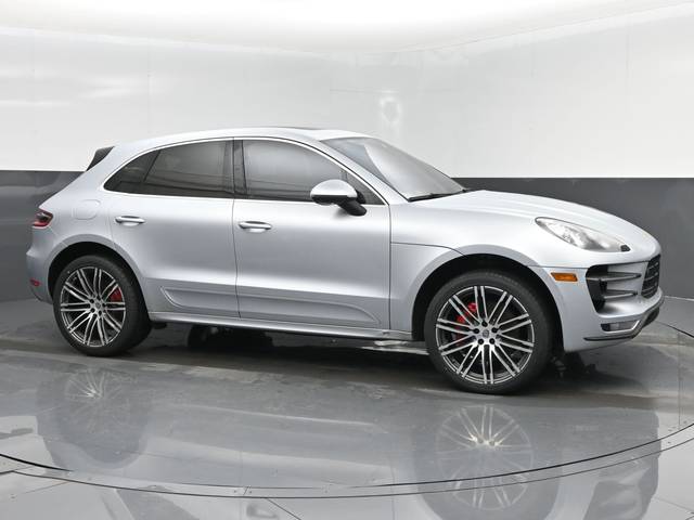 2016 Porsche Macan Turbo AWD photo