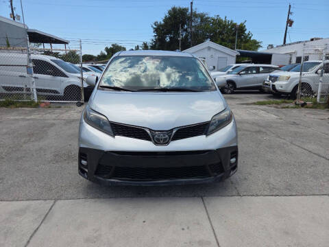 2020 Toyota Sienna SE FWD photo