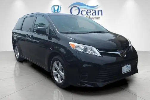 2019 Toyota Sienna LE FWD photo