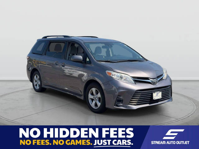 2018 Toyota Sienna LE FWD photo