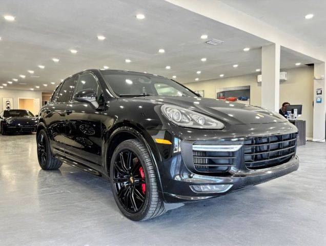 2016 Porsche Cayenne GTS AWD photo