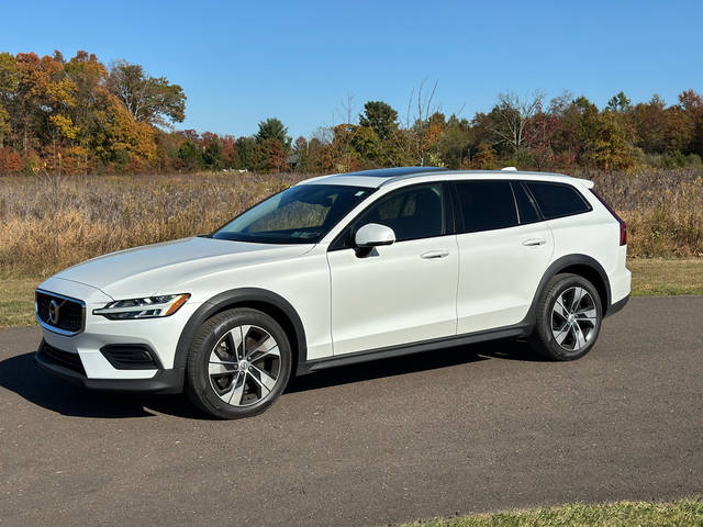 2020 Volvo V60 Cross Country  AWD photo