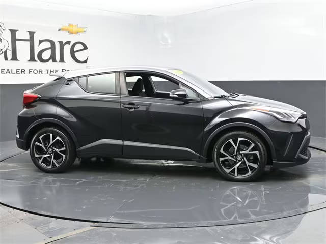 2020 Toyota C-HR XLE FWD photo