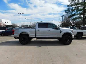 2020 Ford F-250 Super Duty LARIAT 4WD photo