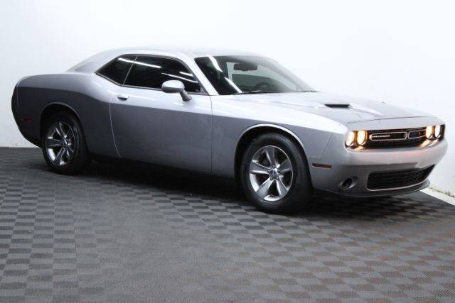 2016 Dodge Challenger SXT RWD photo