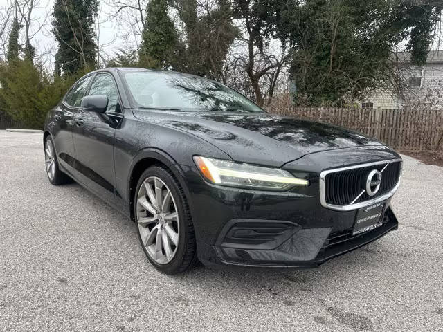 2020 Volvo S60 Momentum AWD photo