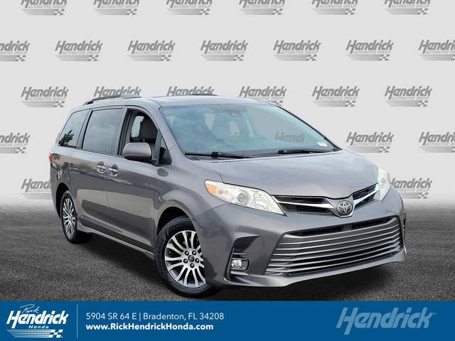 2019 Toyota Sienna XLE FWD photo
