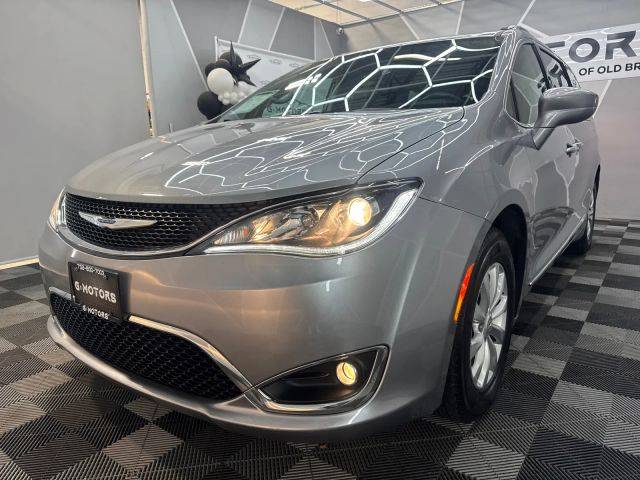 2019 Chrysler Pacifica Minivan Touring L FWD photo