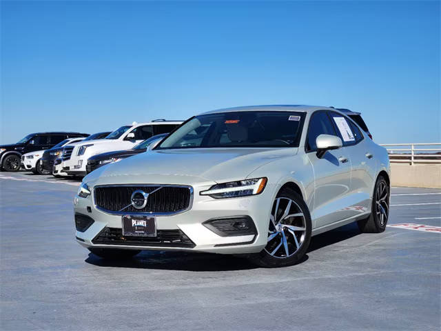 2020 Volvo S60 Momentum FWD photo