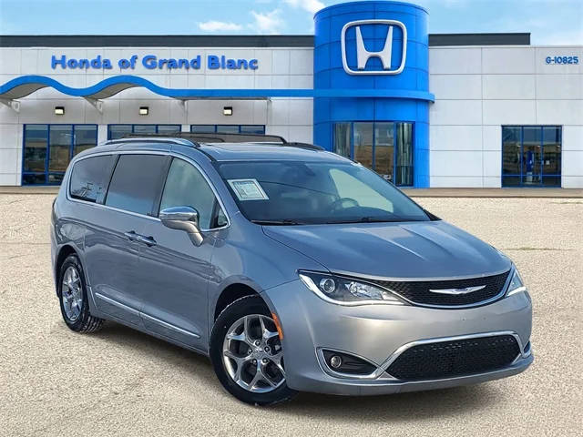 2018 Chrysler Pacifica Minivan Limited FWD photo