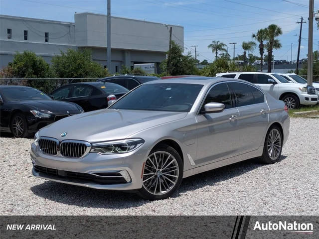2020 BMW 5 Series 530e iPerformance RWD photo
