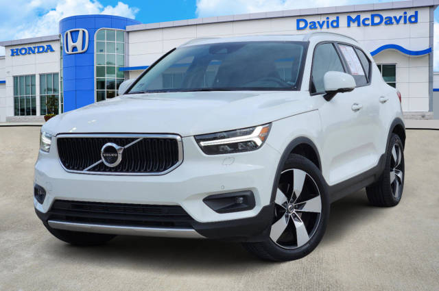 2020 Volvo XC40 Momentum AWD photo