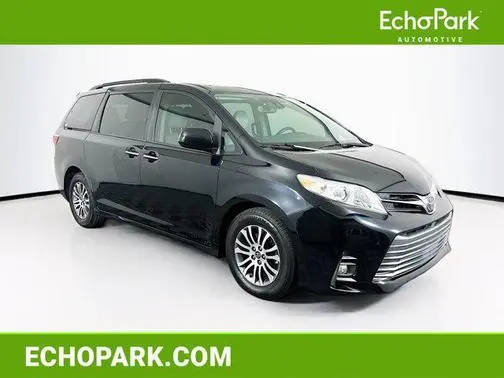 2020 Toyota Sienna XLE FWD photo