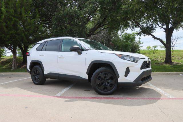 2019 Toyota RAV4 LE FWD photo