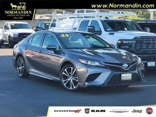 2020 Toyota Camry Hybrid SE FWD photo