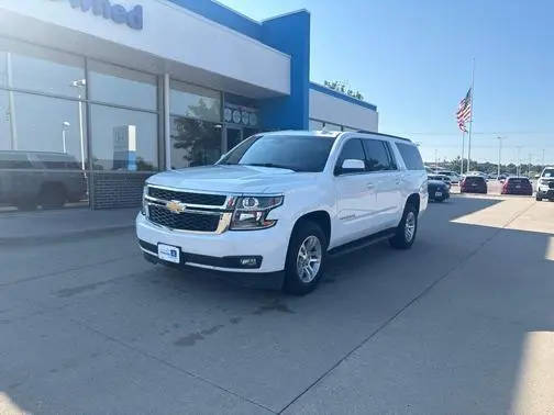 2019 Chevrolet Suburban LT 4WD photo