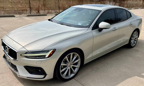 2020 Volvo S60 Momentum FWD photo