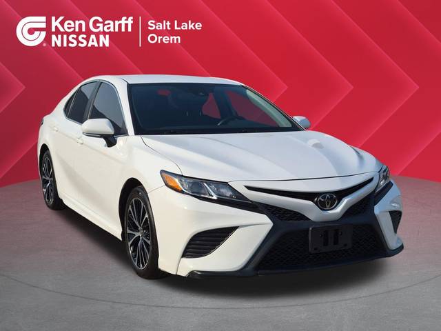 2020 Toyota Camry SE FWD photo