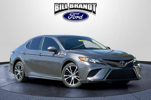 2020 Toyota Camry SE FWD photo
