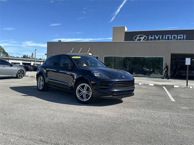 2020 Porsche Macan  AWD photo