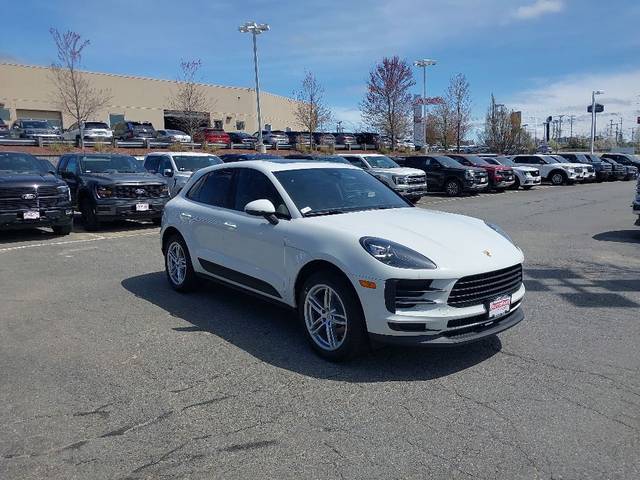 2020 Porsche Macan  AWD photo