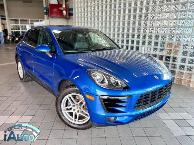 2017 Porsche Macan  AWD photo