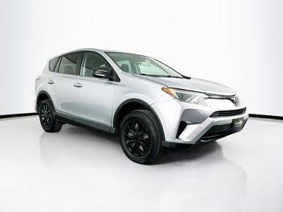 2018 Toyota RAV4 LE FWD photo