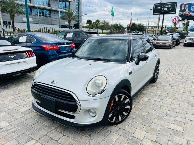 2016 MINI Hardtop 4 Door FWD photo
