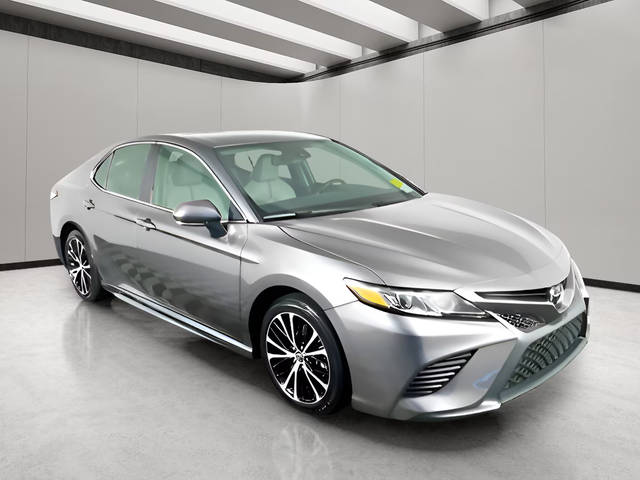 2020 Toyota Camry SE FWD photo