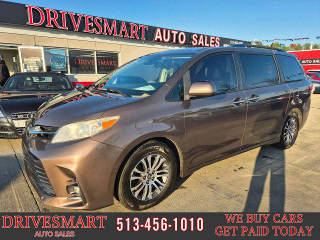 2019 Toyota Sienna XLE FWD photo