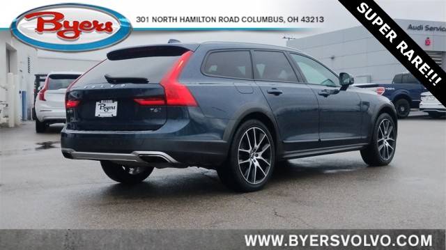 2020 Volvo V90 Cross Country  AWD photo