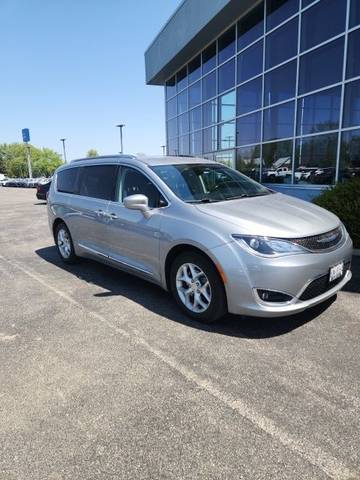 2020 Chrysler Pacifica Minivan Touring L FWD photo
