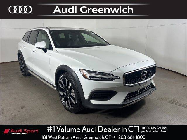 2020 Volvo V60 Cross Country  AWD photo