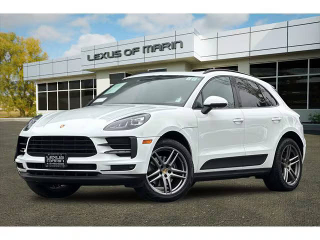 2020 Porsche Macan  AWD photo