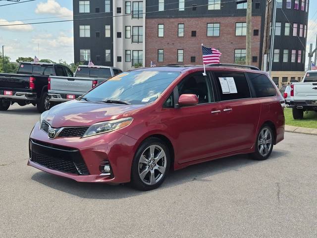 2019 Toyota Sienna SE Premium FWD photo